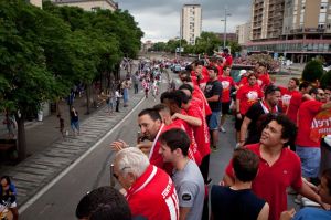 Els jugadors han passejat per Girona on els han rebut alguns ciutadans