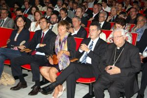 El Bisbe de Girona, diputats, i el subdelegat del govern espanyol entre els assistents