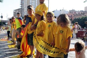 Ambient festiu i familiar a la Via Catalana de Girona