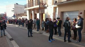Llargues cues a l'institut Vicens Vives de Girona