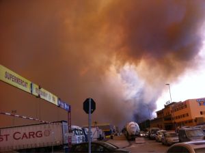El nucli de la Jonquera pateix de prop els efectes de les flames
