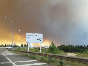 Columna de fum vista a les afores de Figueres