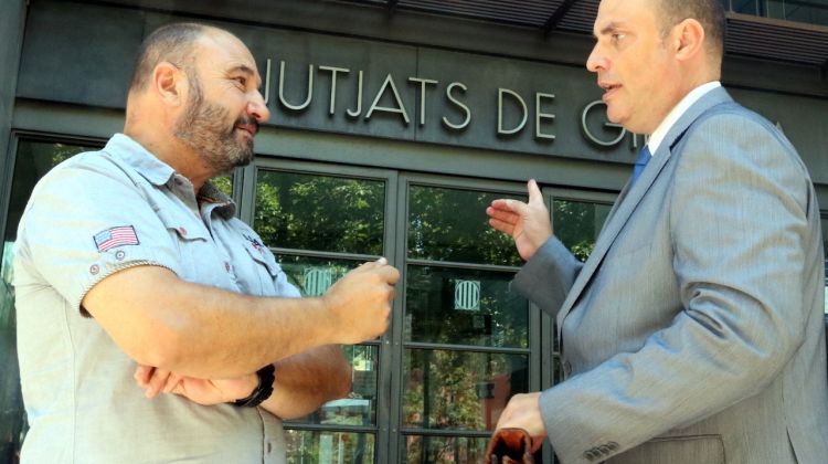 El vocal de l'Associació Professional d'Agents Rurals de Catalunya, Ferran Almansa, i l'advocat del cos Albert Requena. ACN