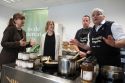 Els mercats gironins reivindiquen el producte de proximitat i els paradistes