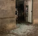 Trenca l’aparador d’una botiga de Girona i s’endú la caixa registradora de matinada
