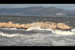Pluges i maregassa provoquen inundacions a l'Avinguda Francesc Macià de l'Escala