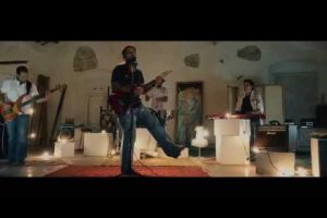 Miquel Abras publica el videoclip del single 'Et miro, em mires i rius'