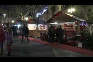 El Mercat de Nadal i els llums dalinians ambienten Figueres