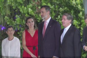 Felip VI arriba als premis FPdGI amb Pau Gasol, Valentín Fuster i Teresa Perales
