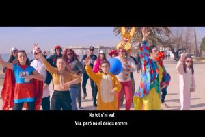 20 joves de Roses participen en el vídeoclip del Carnaval 2019
