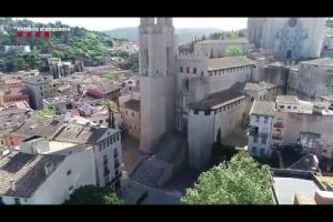 Un dron dels Mossos d'Esquadra enregistra una Girona recuperant la vida als carrers