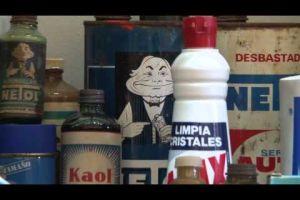 Publicitat i productes antics exposats al Consell Comarcal