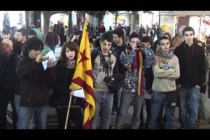 Figueres també protesta contra la brutalitat policial a València