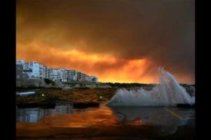 Reportatge fotogràfic del foc a l'Alt Empordà des de l'Escala