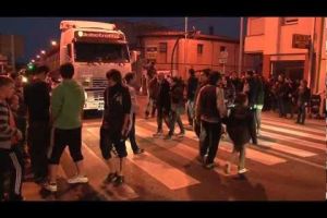 Protestes a Bàscara contra la circulació de camions per la N-II