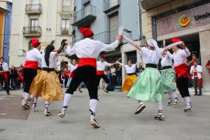 El Ball Tonadors que s'ha realitzat a la plaça Eudald de Ripoll dins de la festa del Casament Pagès