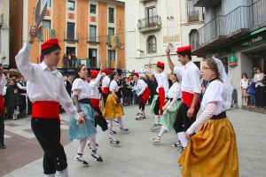 El Ball Tonadors que s'ha realitzat a la plaça Eudald de Ripoll dins de la festa del Casament Pagès