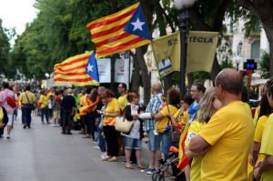Més d'una hora abans, els assistents a la via ja estaven a punt a la Rambla de Tarragona