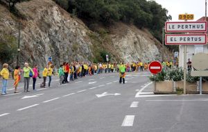 Unes 2.000 persones han participat al tram de la Via Catalana a la Catalunya del Nord.
