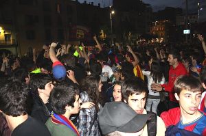 Milers de seguidors s'han concentrat a la Plaça Catalunya de Girona