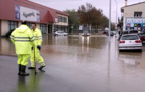 L'aigua ha dificultat molt la circulació