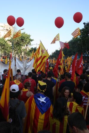 Els globus d'heli feien pujar les senyeres i estelades