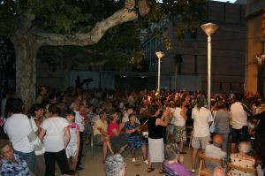 Molta gent es va aplegar a la plaça Lluís Companys just abans de l'inici oficial de la Festa Major