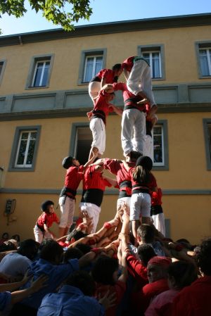 Actuació castellera dels Xicots de Vilafranca davant de l'Ajuntament