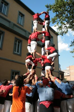 Actuació castellera dels Xicots de Vilafranca davant de l'Ajuntament