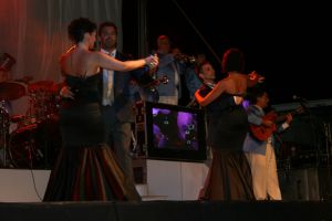Ball de festa amb l'orquestra Selvatana a l'Era de Cal Cigarro