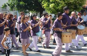 La colla dels Grallers Escaldats han acompanyat i animat la cercavila amb gralles i tabals