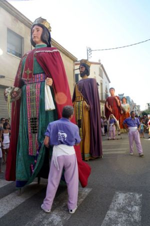 En primer terme els gegants bizantins Teodòsia i Justinià seguits dels gegants romans