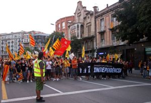 CUP amb el lema "independència"