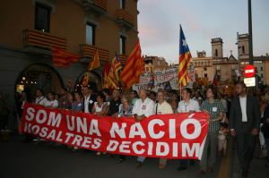 Els partits polítics es van posar darrera la capçalera de 'Som una nació, nosaltres decidim'