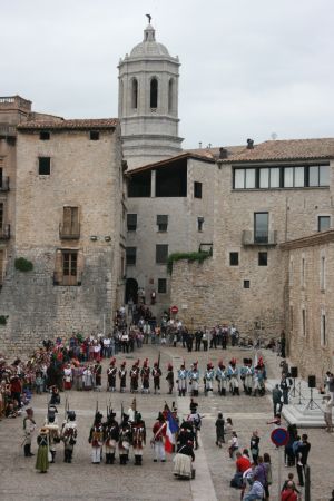 A la Plaça de Sant Domènec s'hi va fer la presentació de les unitats participants. També va ser el lloc on es va produir l'avanç, per part de les tropes franceses, a fi de poder iniciar el setge a la ciutat