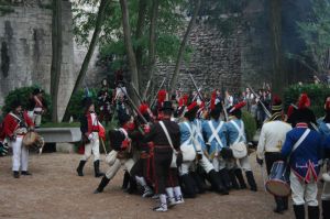 Els Miquelets, juntament amb les Heroïnes de Santa Bàrbara, impedeixen que els francesos puguin entrar