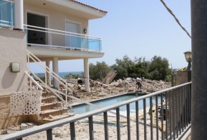 La casa dels terroristes esfondrada a Alcanar, convertida en runa al darrere d'una piscina