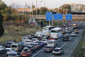 Col·lapse viari a al Gran Via, a l'enllaç amb la C-31 de sortida de Barcelona