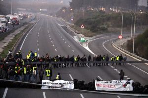 L'Autopista AP-7 tallada a l'alçada de Girona