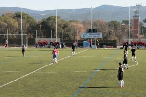 Jugada destacada durant el partit de futbol del Girona F.C. contra el Gimnàstic de Tarragona.