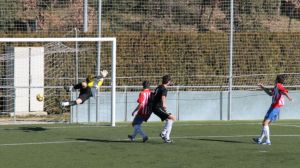 Jugada destacada durant el partit de futbol del Girona F.C. contra el Gimnàstic de Tarragona.