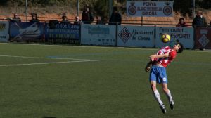 Jugada destacada durant el partit de futbol del Girona F.C. contra el Gimnàstic de Tarragona.