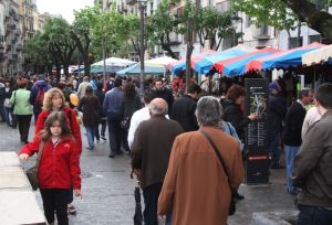 La Rambla de Girona s'ha omplert de gom a gom tot i l'amenaça de la pluja.