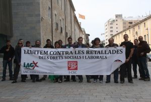 Paral·lelament a la manifestació, sindicats sectorials i minoritaris també s'han concentrat a Girona en contra les retallades socials.