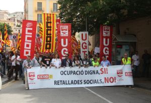 La manifestació ha començat a la Plaça Independència de Girona i ha recorregut als carrers de la ciutat fins arribar a la Plaça del Vi.