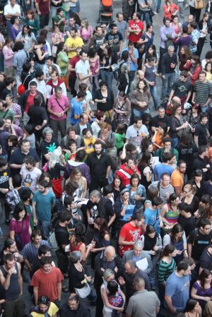 Uns 600 'indignats' es van concentrar a la plaça del Vi de Girona