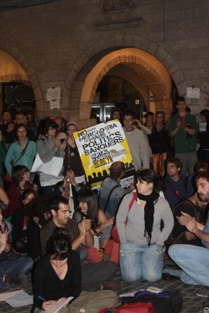 Uns 600 'indignats' es van concentrar a la plaça del Vi de Girona