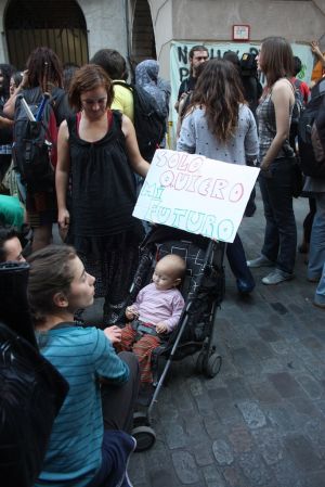 Uns 600 'indignats' es van concentrar a la plaça del Vi de Girona