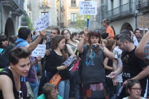 Uns 600 'indignats' es van concentrar a la plaça del Vi de Girona