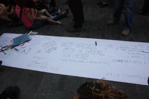 Uns 600 'indignats' es van concentrar a la plaça del Vi de Girona